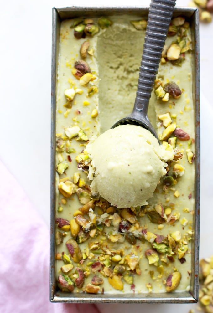 Healthy Almond Pistachio Fro-Yo // Dairy Free via Nutrition in the Kitch