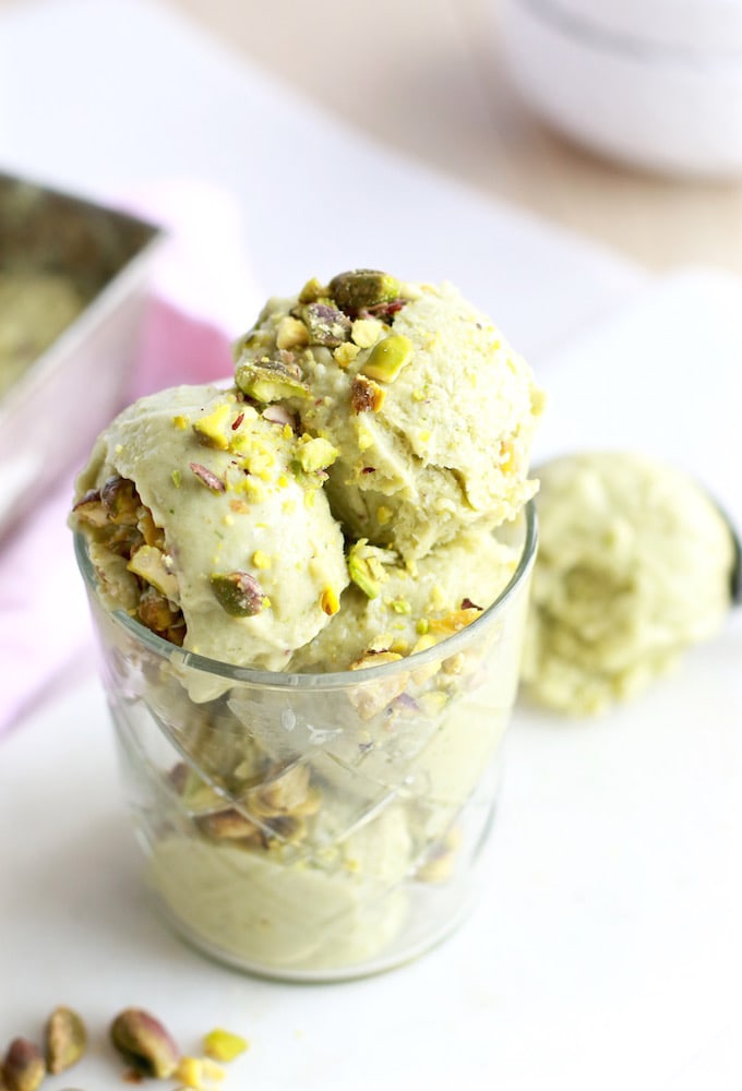 Healthy Almond Pistachio Fro-Yo // Dairy Free via Nutrition in the Kitch