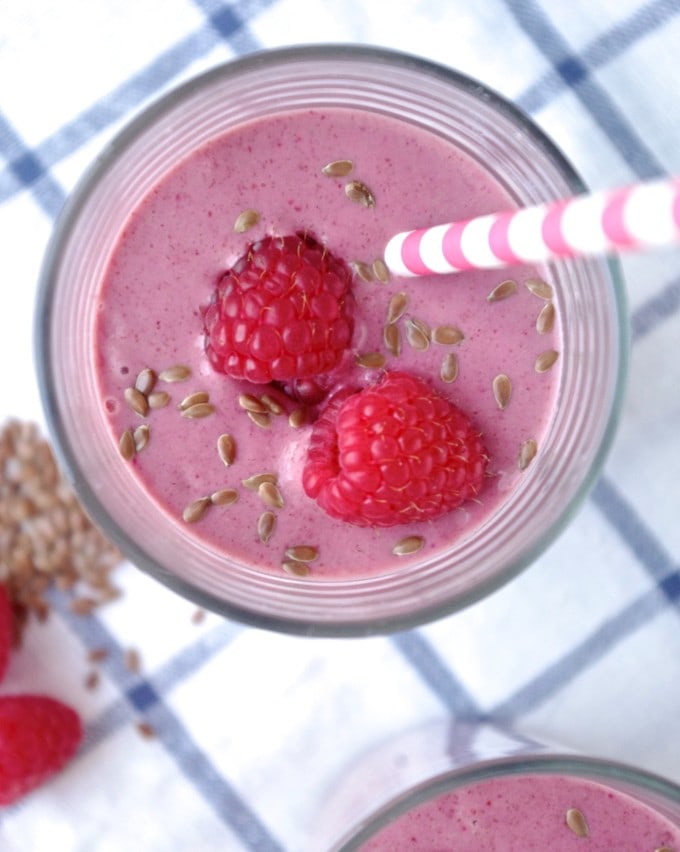 Raspberry Apple Flax Smoothie via Nutritionist in the Kitch