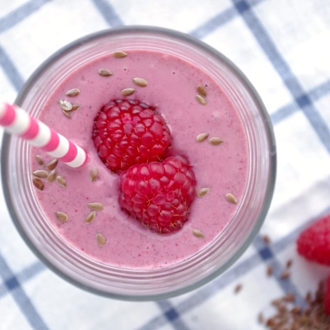 Raspberry Apple Flax Smoothie via Nutritionist in the Kitch