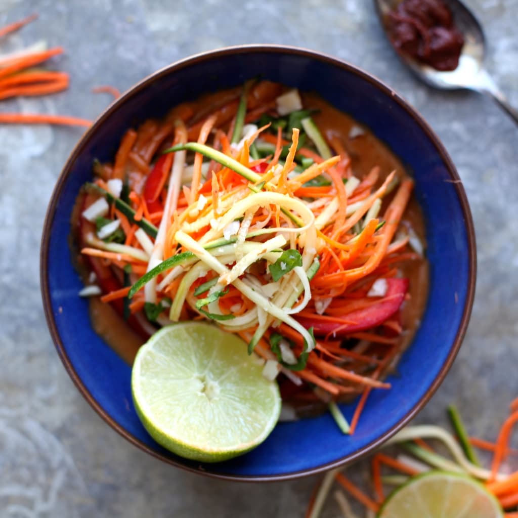 Coconut Lemongrass Raw Vegetable Salad // a delicious combination of Thai curry flavours with raw zucchini, sweet potato, carrots, and bell pepper! // nutritionistinthekitch.com