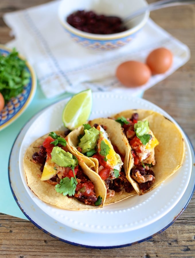 10 Minute Meal // Healthy Huevos Rancheros Tacos