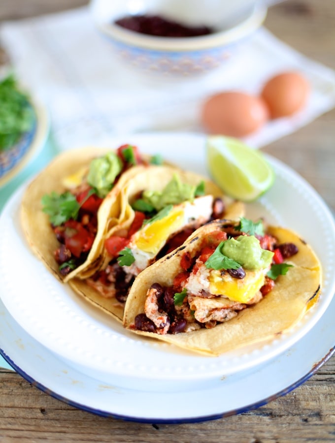 10 Minute Meal // Healthy Huevos Rancheros Tacos