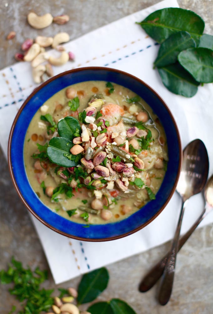 Slow Cooker Thai Green Cashew Chicken Curry via Nutritionist in the Kitch
