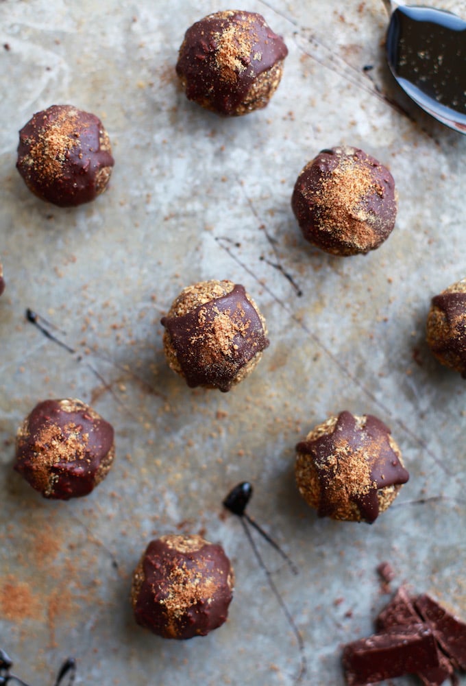 Gingerbread & Dark Chocolate Drizzle Energy Balls (Nut, Dairy & Gluten Free)
