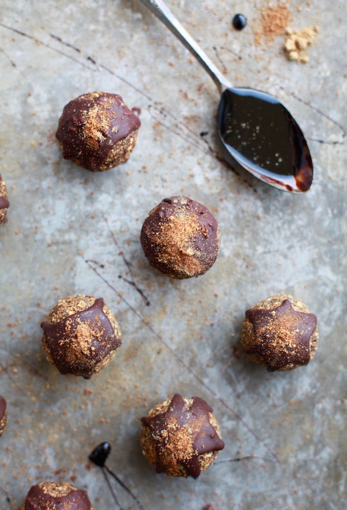 Gingerbread & Dark Chocolate Drizzle Energy Balls (Nut, Dairy & Gluten Free)