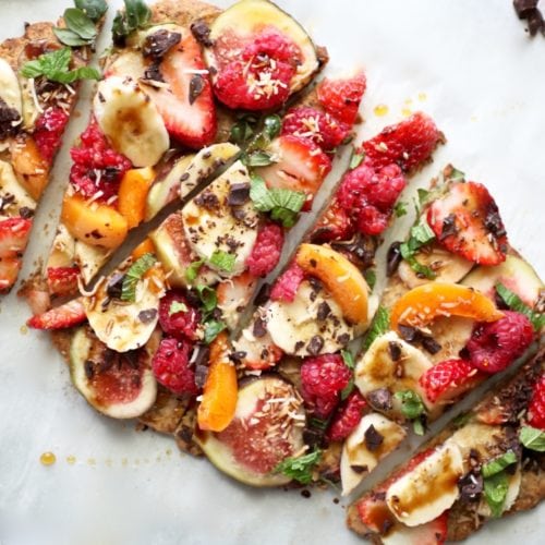 Healthy Grain-Free Dessert Pizza (Dairy Free too!) via Nutritionist in the Kitch