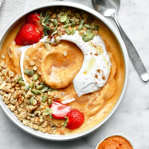 Healthy Vegan Pumpkin Pie Protein Smoothie in a Bowl