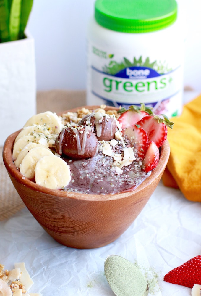 Loaded Chocolate and Greens Acai Smoothie Bowl - www.nutritioninthekitch.com - #acaibowl #smoothiebowl #acai #breakfast #glutenfree #dairyfree