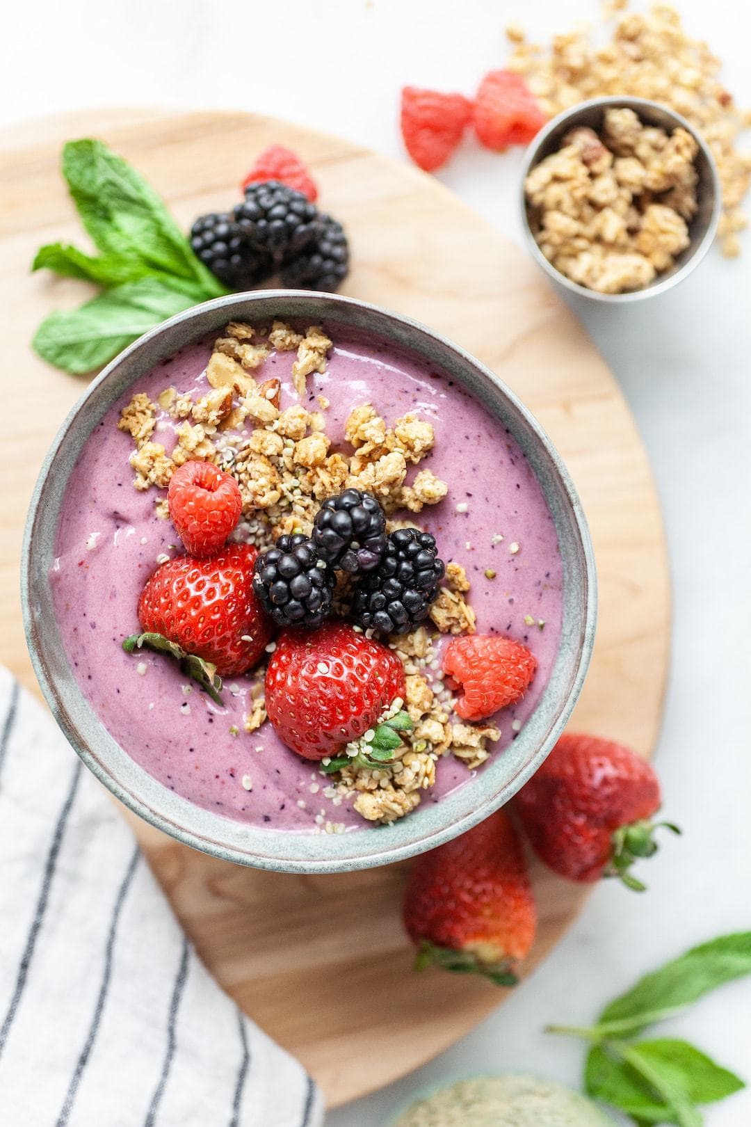 Perfect Berry plant-based breakfast Smoothie Bowl
