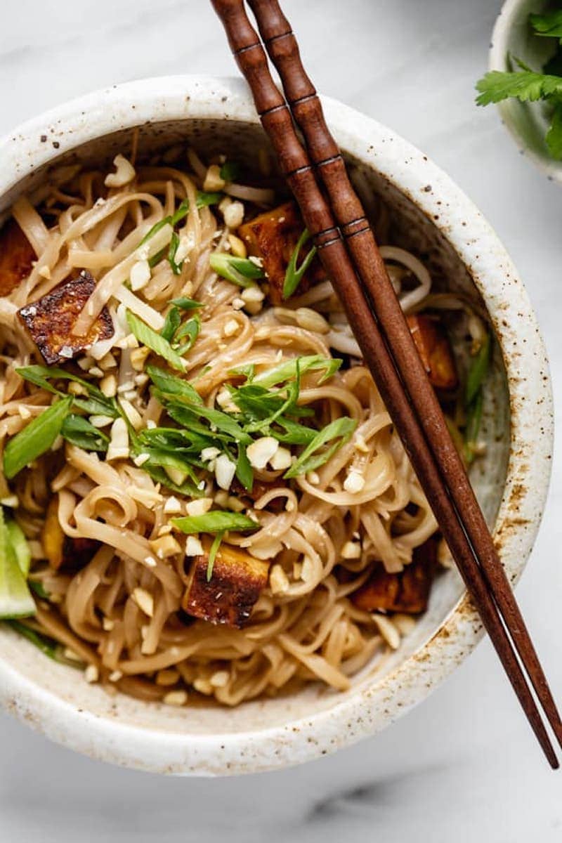 12 Healthy 20-Minute (or less!) Dinner Recipes - Vegan Pad Thai via Choosing Chia