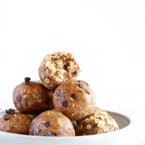 Healthy Oatmeal Cookie Energy Balls