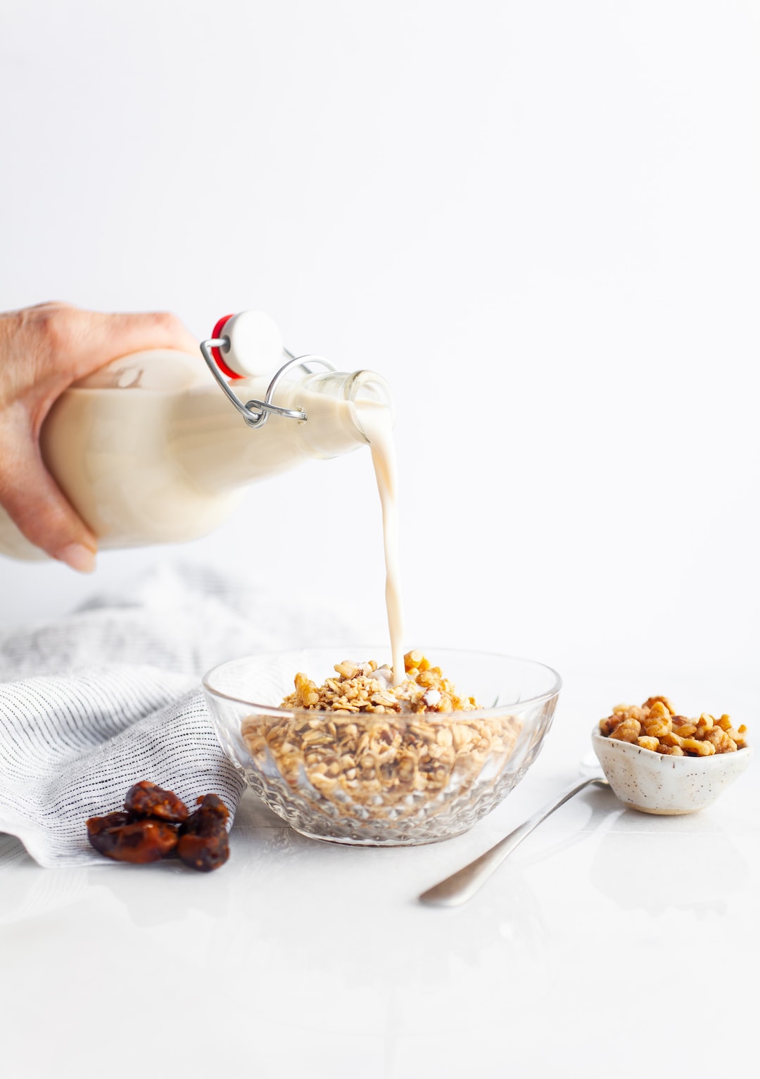 Delicious, Healthy, & The Easiest Vitamix Walnut Milk (2 Ways!)