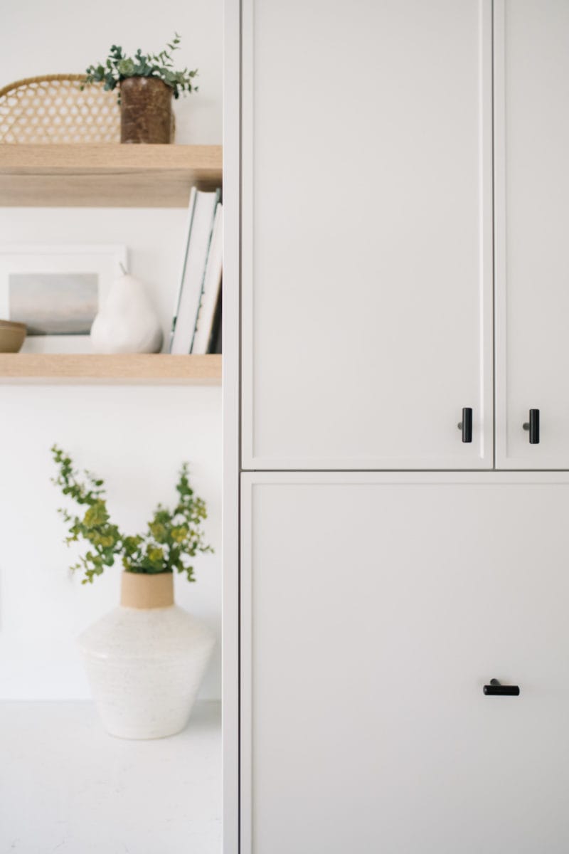 white kitchen cabinets with slim shaker design