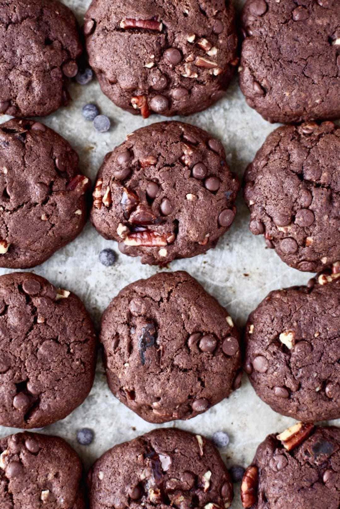 rows of dark chocolate pecan cookies