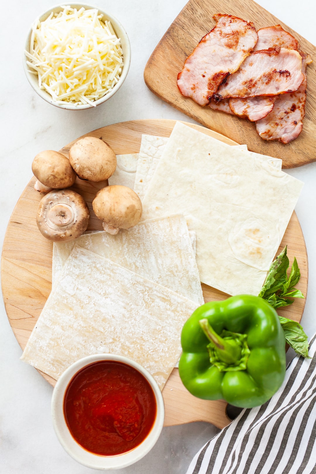 Image of ingredients for air fryer pizza rolls 